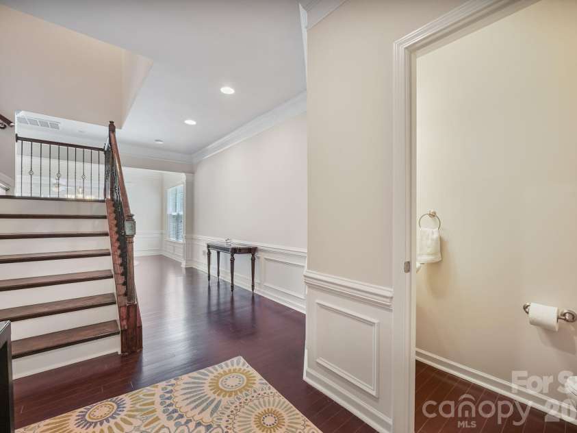 3845 Park South Station Boulevard, Charlotte, NC 28210.  MLS# CAR4399677, YatesRealty ID 43351. 