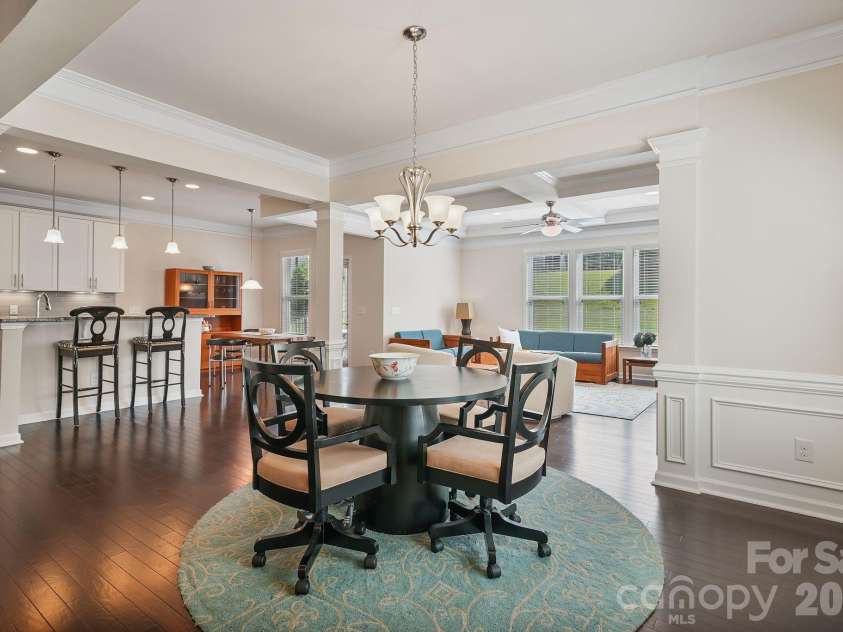 3845 Park South Station Boulevard, Charlotte, NC 28210.  MLS# CAR4399677, YatesRealty ID 43351. 