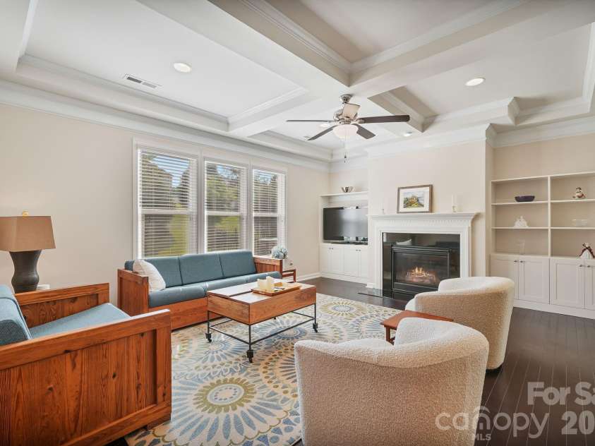 3845 Park South Station Boulevard, Charlotte, NC 28210.  MLS# CAR4399677, YatesRealty ID 43351. 