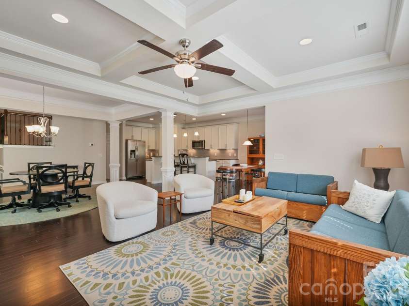 3845 Park South Station Boulevard, Charlotte, NC 28210.  MLS# CAR4399677, YatesRealty ID 43351. 