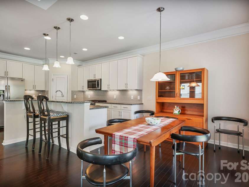 3845 Park South Station Boulevard, Charlotte, NC 28210.  MLS# CAR4399677, YatesRealty ID 43351. 