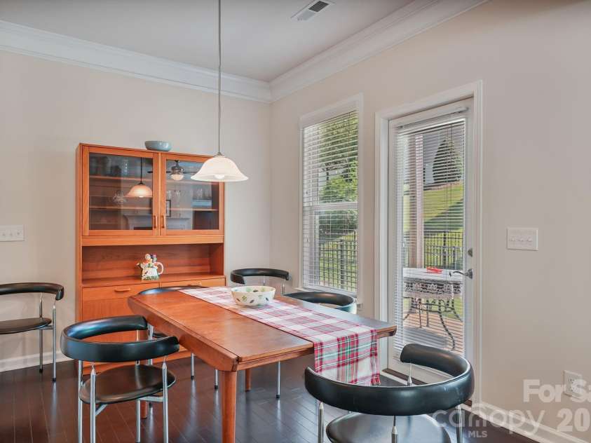 3845 Park South Station Boulevard, Charlotte, NC 28210.  MLS# CAR4399677, YatesRealty ID 43351. 