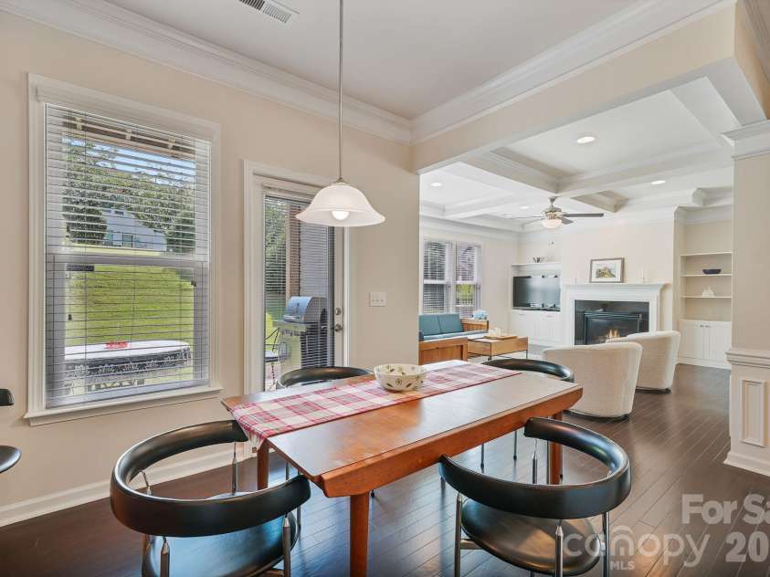 3845 Park South Station Boulevard, Charlotte, NC 28210.  MLS# CAR4399677, YatesRealty ID 43351. 