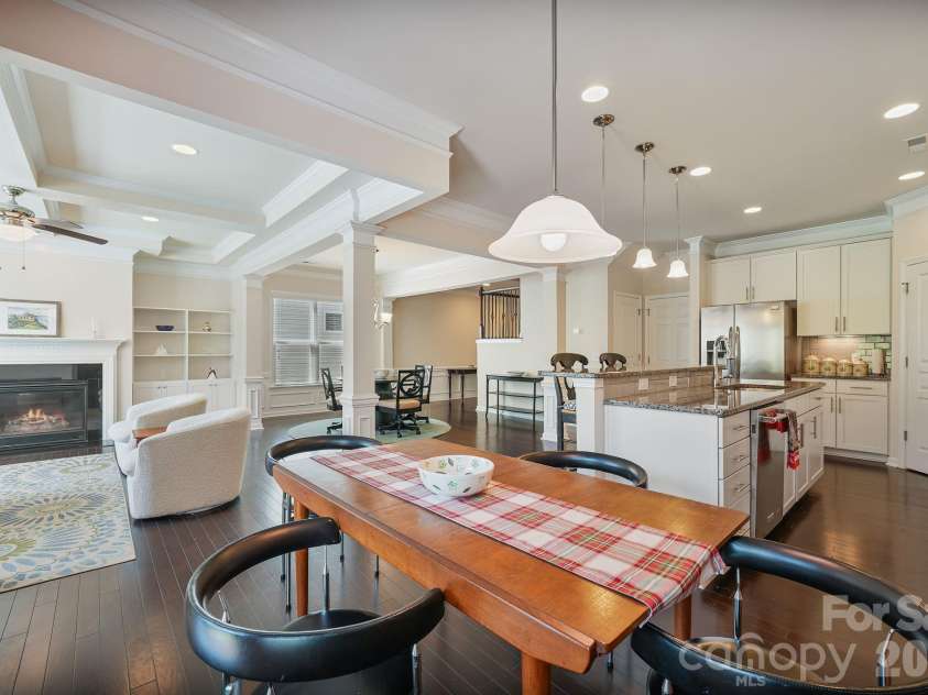 3845 Park South Station Boulevard, Charlotte, NC 28210.  MLS# CAR4399677, YatesRealty ID 43351. 