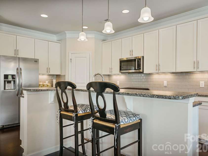 3845 Park South Station Boulevard, Charlotte, NC 28210.  MLS# CAR4399677, YatesRealty ID 43351. 