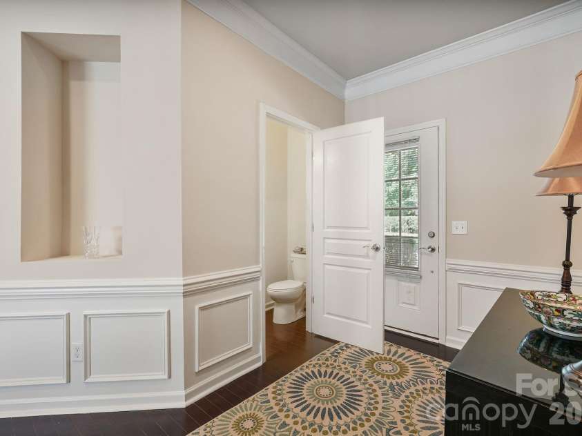 3845 Park South Station Boulevard, Charlotte, NC 28210.  MLS# CAR4399677, YatesRealty ID 43351. 