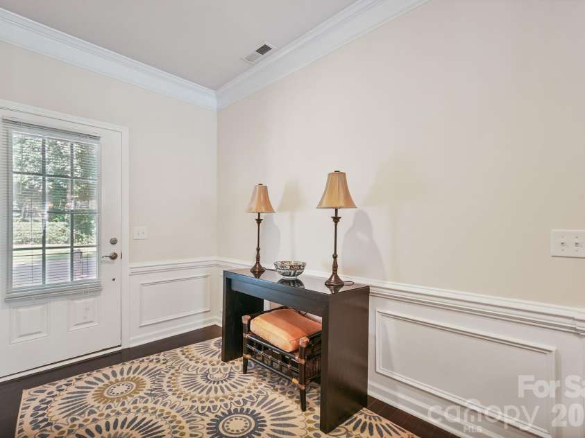 3845 Park South Station Boulevard, Charlotte, NC 28210.  MLS# CAR4399677, YatesRealty ID 43351. 