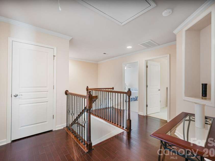 3845 Park South Station Boulevard, Charlotte, NC 28210.  MLS# CAR4399677, YatesRealty ID 43351. 