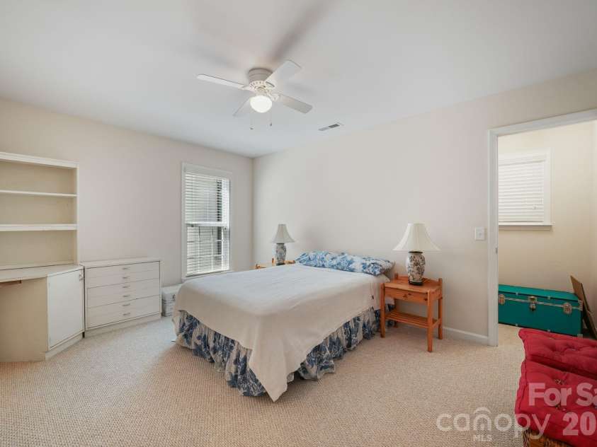 3845 Park South Station Boulevard, Charlotte, NC 28210.  MLS# CAR4399677, YatesRealty ID 43351. 