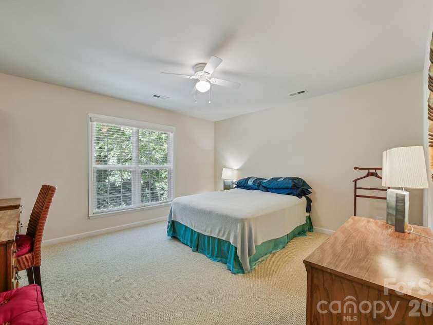 3845 Park South Station Boulevard, Charlotte, NC 28210.  MLS# CAR4399677, YatesRealty ID 43351. 