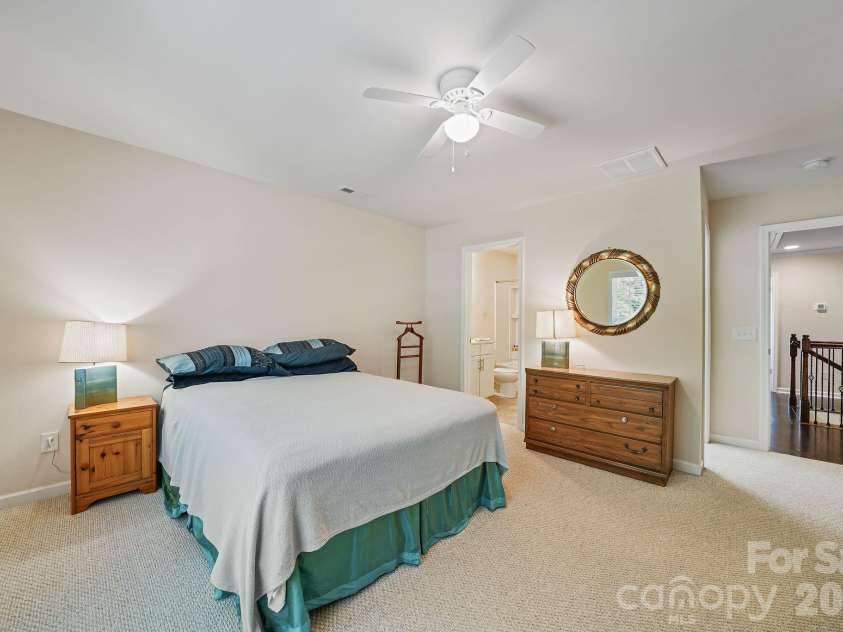 3845 Park South Station Boulevard, Charlotte, NC 28210.  MLS# CAR4399677, YatesRealty ID 43351. 