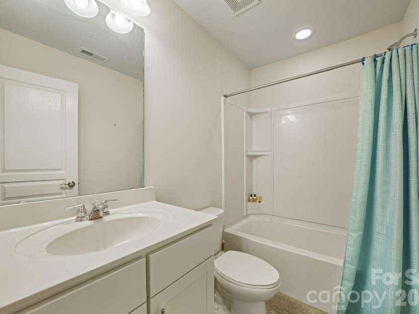 3845 Park South Station Boulevard, Charlotte, NC 28210.  MLS# CAR4399677, YatesRealty ID 43351. 