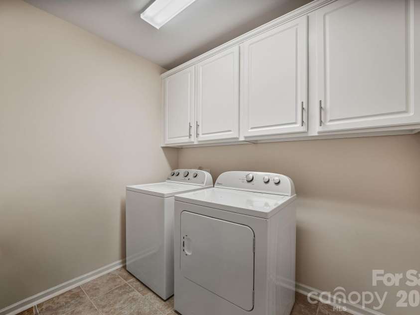 3845 Park South Station Boulevard, Charlotte, NC 28210.  MLS# CAR4399677, YatesRealty ID 43351. 