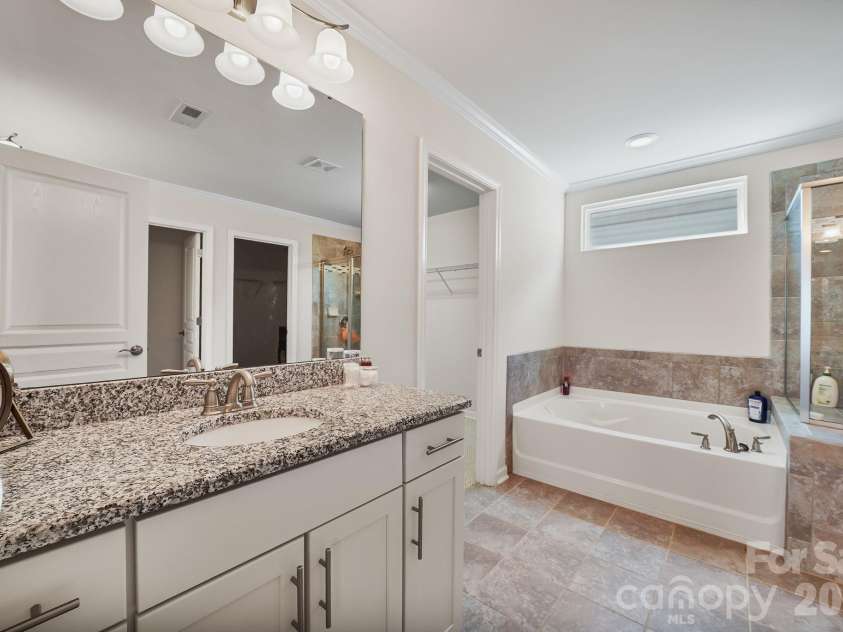 3845 Park South Station Boulevard, Charlotte, NC 28210.  MLS# CAR4399677, YatesRealty ID 43351. 