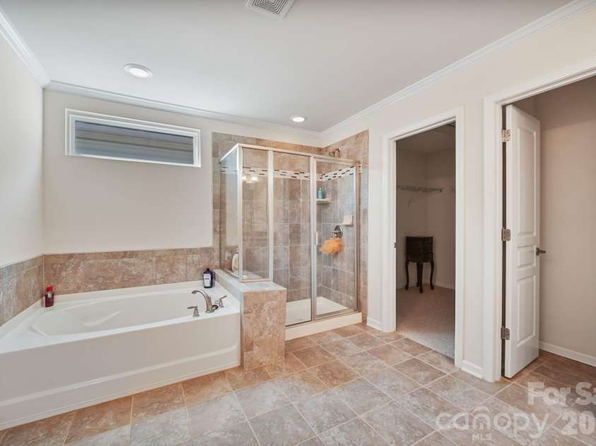 3845 Park South Station Boulevard, Charlotte, NC 28210.  MLS# CAR4399677, YatesRealty ID 43351. 
