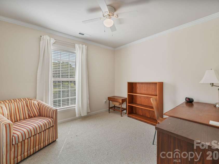 3845 Park South Station Boulevard, Charlotte, NC 28210.  MLS# CAR4399677, YatesRealty ID 43351. 