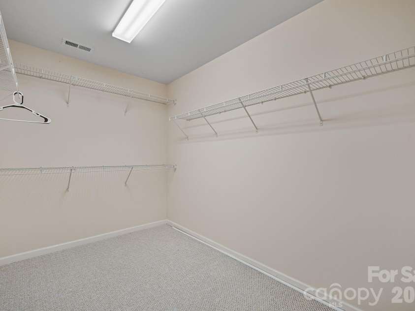 3845 Park South Station Boulevard, Charlotte, NC 28210.  MLS# CAR4399677, YatesRealty ID 43351. 