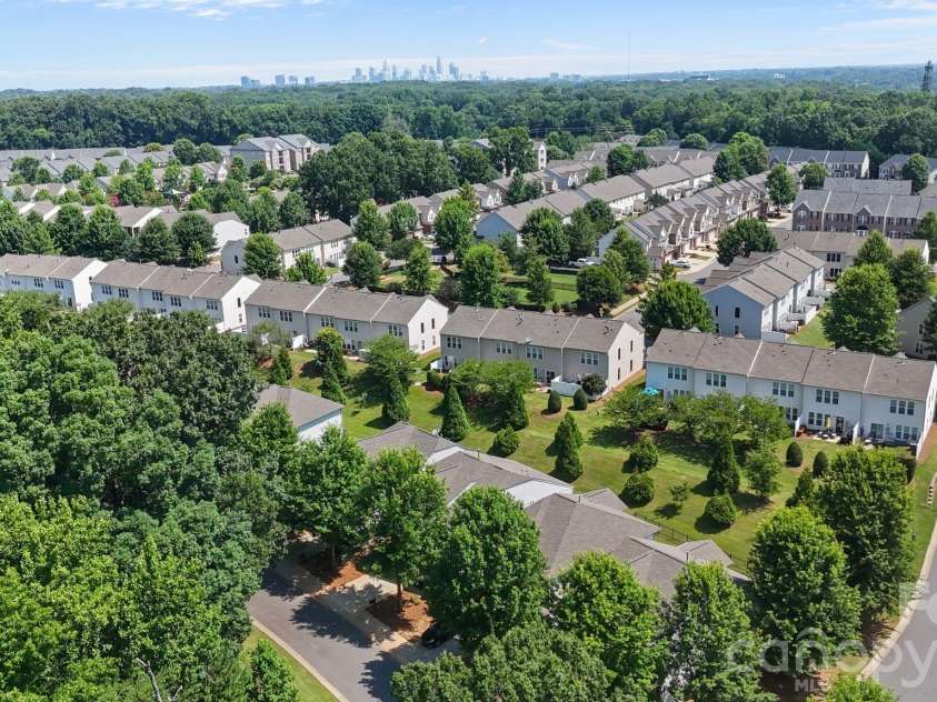 3845 Park South Station Boulevard, Charlotte, NC 28210.  MLS# CAR4399677, YatesRealty ID 43351. 