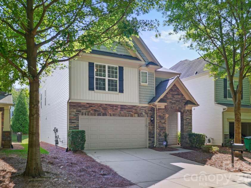 3845 Park South Station Boulevard, Charlotte, NC 28210.  MLS# CAR4399677, YatesRealty ID 43351. 