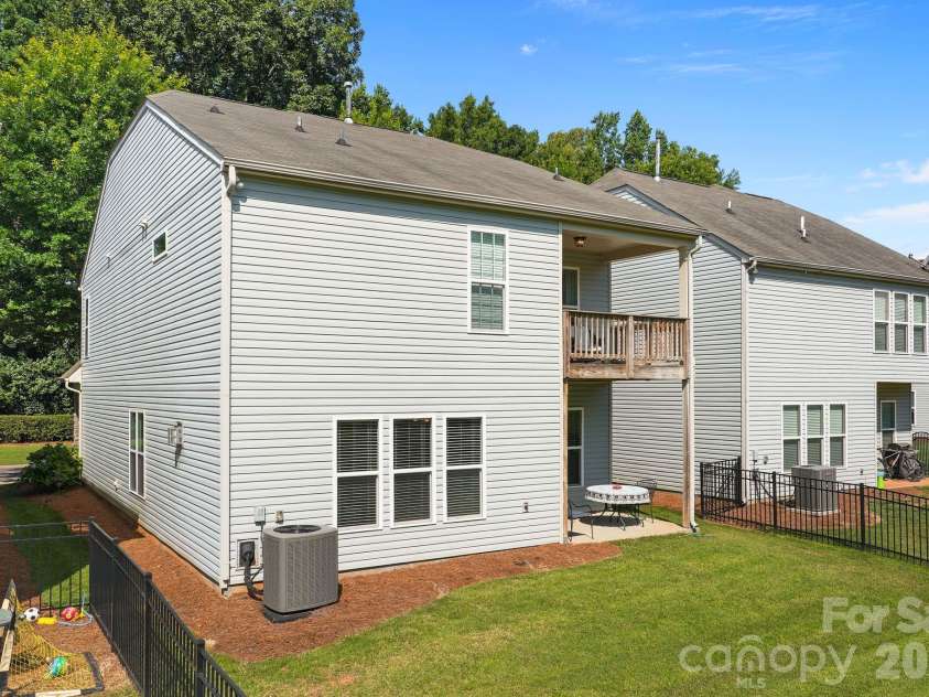 3845 Park South Station Boulevard, Charlotte, NC 28210.  MLS# CAR4399677, YatesRealty ID 43351. 