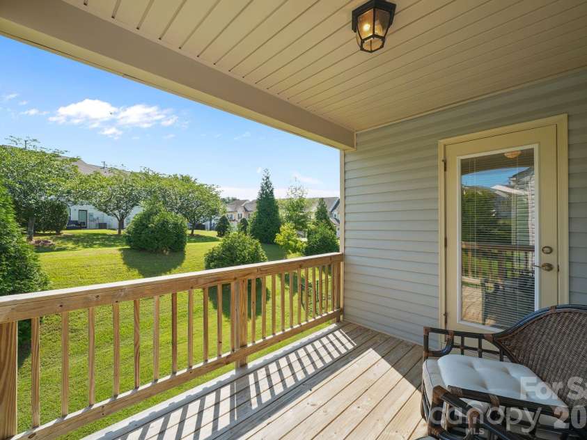 3845 Park South Station Boulevard, Charlotte, NC 28210.  MLS# CAR4399677, YatesRealty ID 43351. 