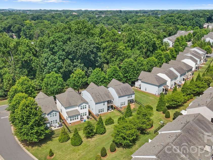 3845 Park South Station Boulevard, Charlotte, NC 28210.  MLS# CAR4399677, YatesRealty ID 43351. 