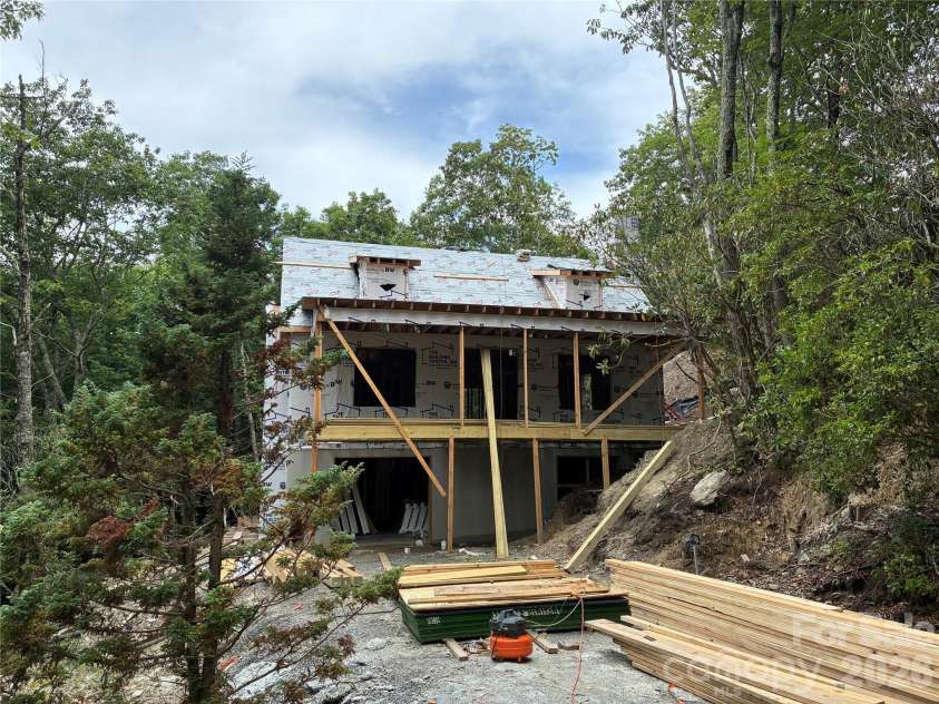 201 Jans Mountain Road, Blowing Rock, NC 28605.  MLS# CAR4408995, YatesRealty ID 43353. 