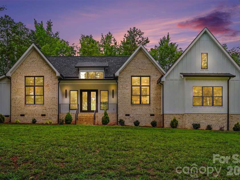 4808 Rockwood Drive, Waxhaw, NC 28173.  MLS# CAR4410611, YatesRealty ID 43354. 