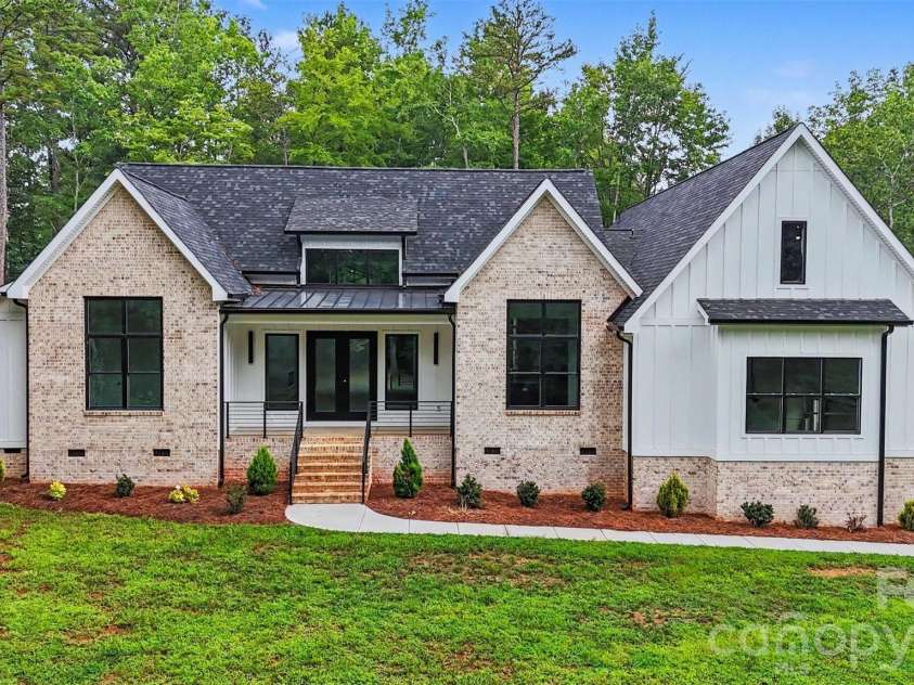 4808 Rockwood Drive, Waxhaw, NC 28173.  MLS# CAR4410611, YatesRealty ID 43354. 