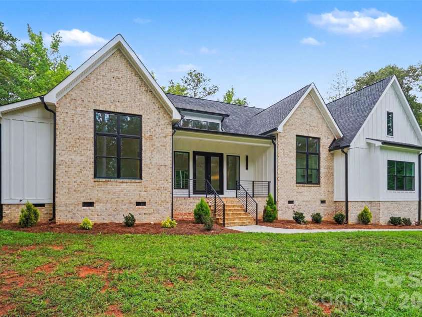 4808 Rockwood Drive, Waxhaw, NC 28173.  MLS# CAR4410611, YatesRealty ID 43354. 