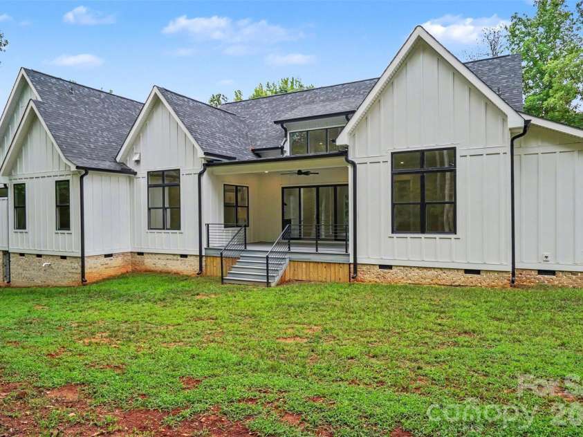 4808 Rockwood Drive, Waxhaw, NC 28173.  MLS# CAR4410611, YatesRealty ID 43354. 
