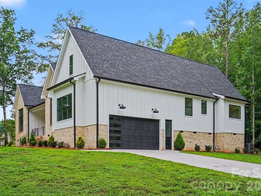 4808 Rockwood Drive, Waxhaw, NC 28173.  MLS# CAR4410611, YatesRealty ID 43354. 