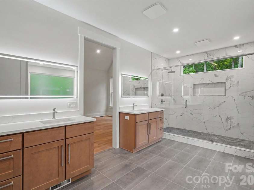 4808 Rockwood Drive, Waxhaw, NC 28173.  MLS# CAR4410611, YatesRealty ID 43354. Ensuite Primary Bathroom