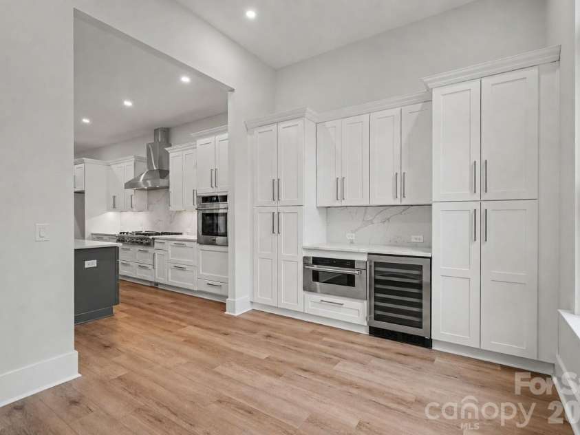4808 Rockwood Drive, Waxhaw, NC 28173.  MLS# CAR4410611, YatesRealty ID 43354. Scullery