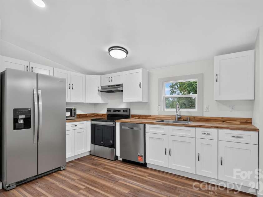 74 TJ Trail, Hendersonville, NC 28792.  MLS# CAR4413056, YatesRealty ID 43355. 