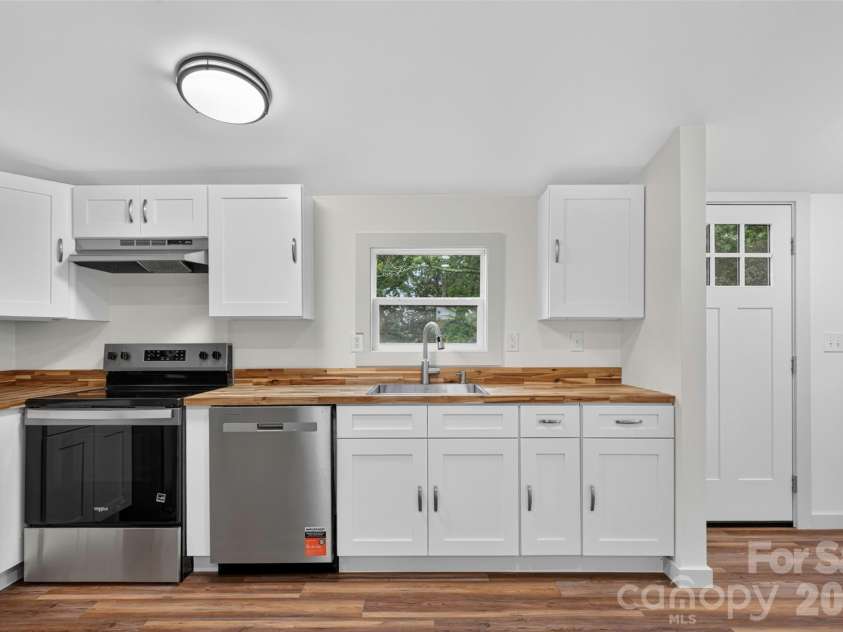 74 TJ Trail, Hendersonville, NC 28792.  MLS# CAR4413056, YatesRealty ID 43355. 