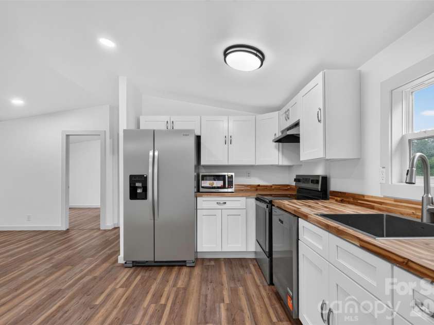 74 TJ Trail, Hendersonville, NC 28792.  MLS# CAR4413056, YatesRealty ID 43355. 