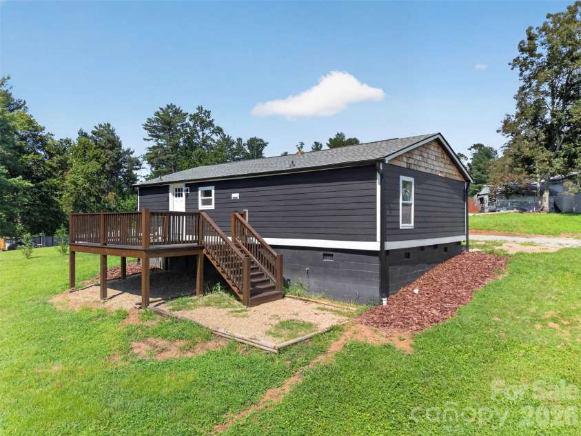 74 TJ Trail, Hendersonville, NC 28792.  MLS# CAR4413056, YatesRealty ID 43355. 