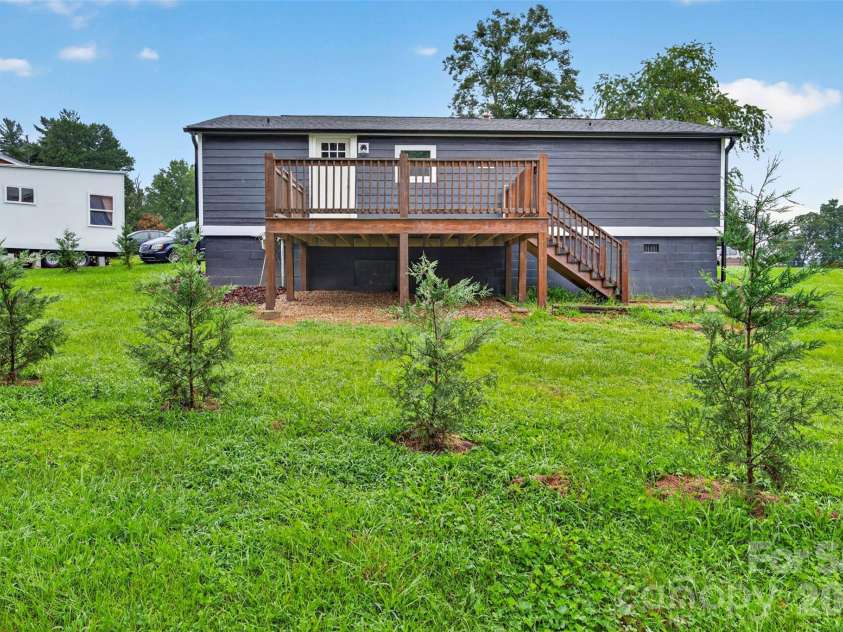74 TJ Trail, Hendersonville, NC 28792.  MLS# CAR4413056, YatesRealty ID 43355. 