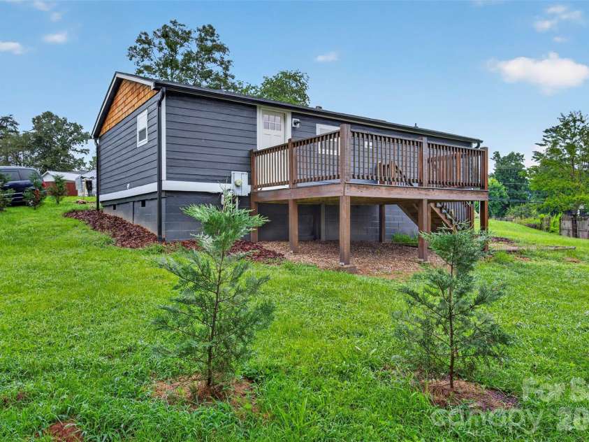 74 TJ Trail, Hendersonville, NC 28792.  MLS# CAR4413056, YatesRealty ID 43355. 