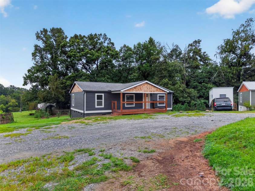 74 TJ Trail, Hendersonville, NC 28792.  MLS# CAR4413056, YatesRealty ID 43355. 