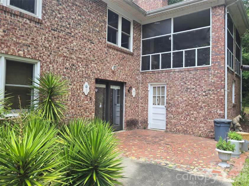1162 JA Cochran ByPass, Chester, SC 29706.  MLS# CAR4401548, YatesRealty ID 43356. 