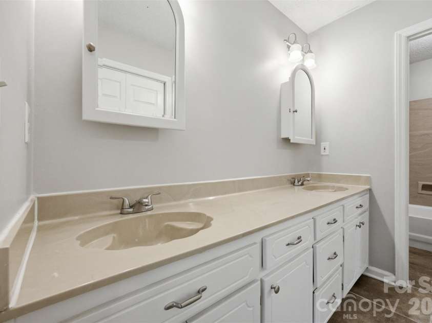 534 Mary Charlotte Drive, Charlotte, NC 28262.  MLS# CAR4412787, YatesRealty ID 43357. 