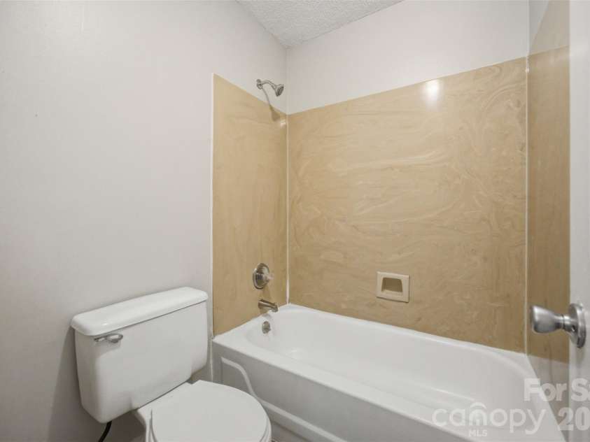 534 Mary Charlotte Drive, Charlotte, NC 28262.  MLS# CAR4412787, YatesRealty ID 43357. 