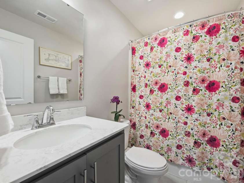 9034 Henry Thoreau Road, Charlotte, NC 28214.  MLS# CAR4399130, YatesRealty ID 43360. 