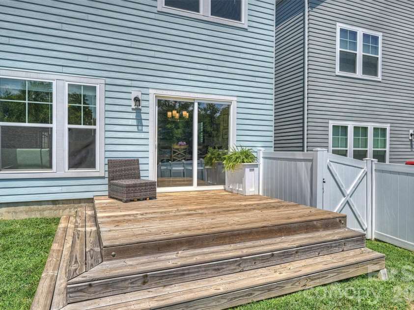 9034 Henry Thoreau Road, Charlotte, NC 28214.  MLS# CAR4399130, YatesRealty ID 43360. 