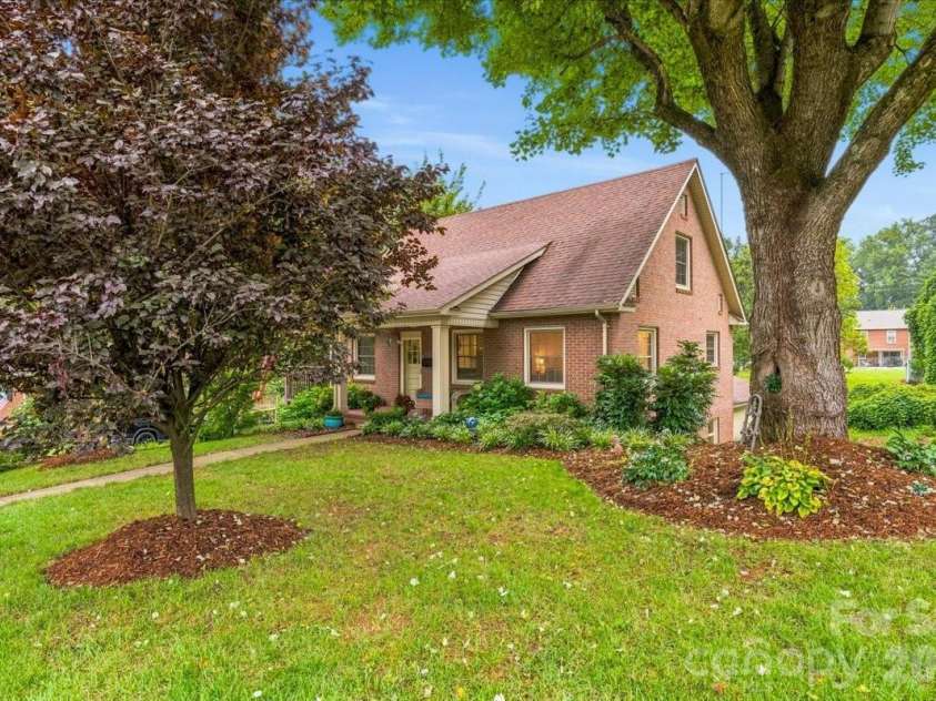 104 Hawthorne Lane, Morganton, NC 28655.  MLS# CAR4411342, YatesRealty ID 43361. 