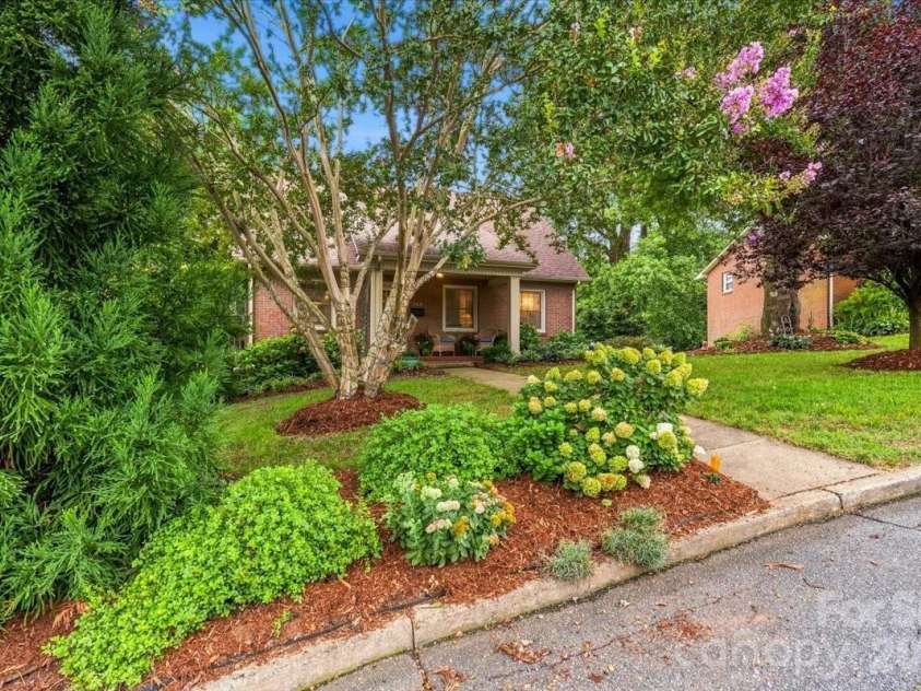 104 Hawthorne Lane, Morganton, NC 28655.  MLS# CAR4411342, YatesRealty ID 43361. 