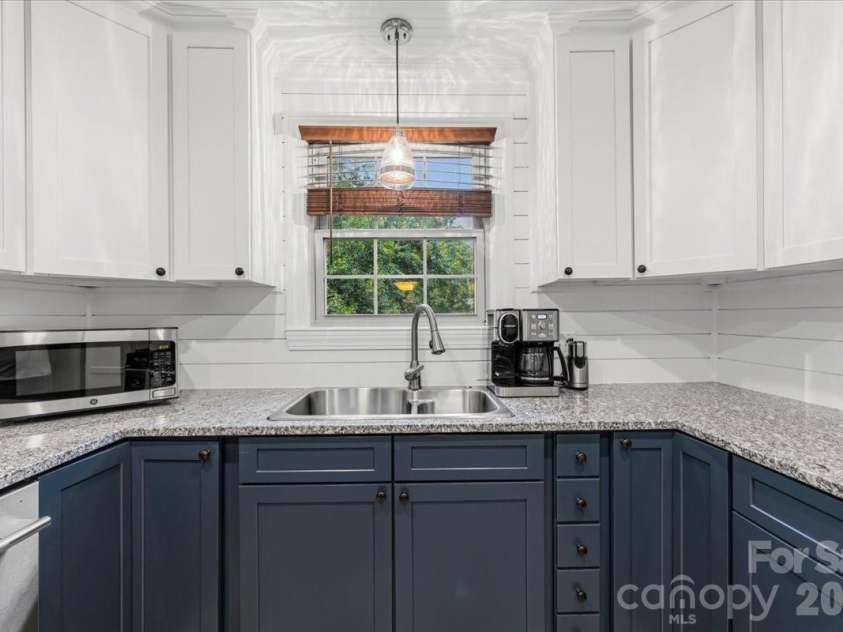 104 Hawthorne Lane, Morganton, NC 28655.  MLS# CAR4411342, YatesRealty ID 43361. 