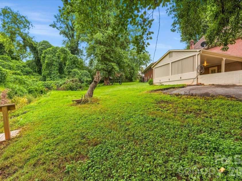 104 Hawthorne Lane, Morganton, NC 28655.  MLS# CAR4411342, YatesRealty ID 43361. 
